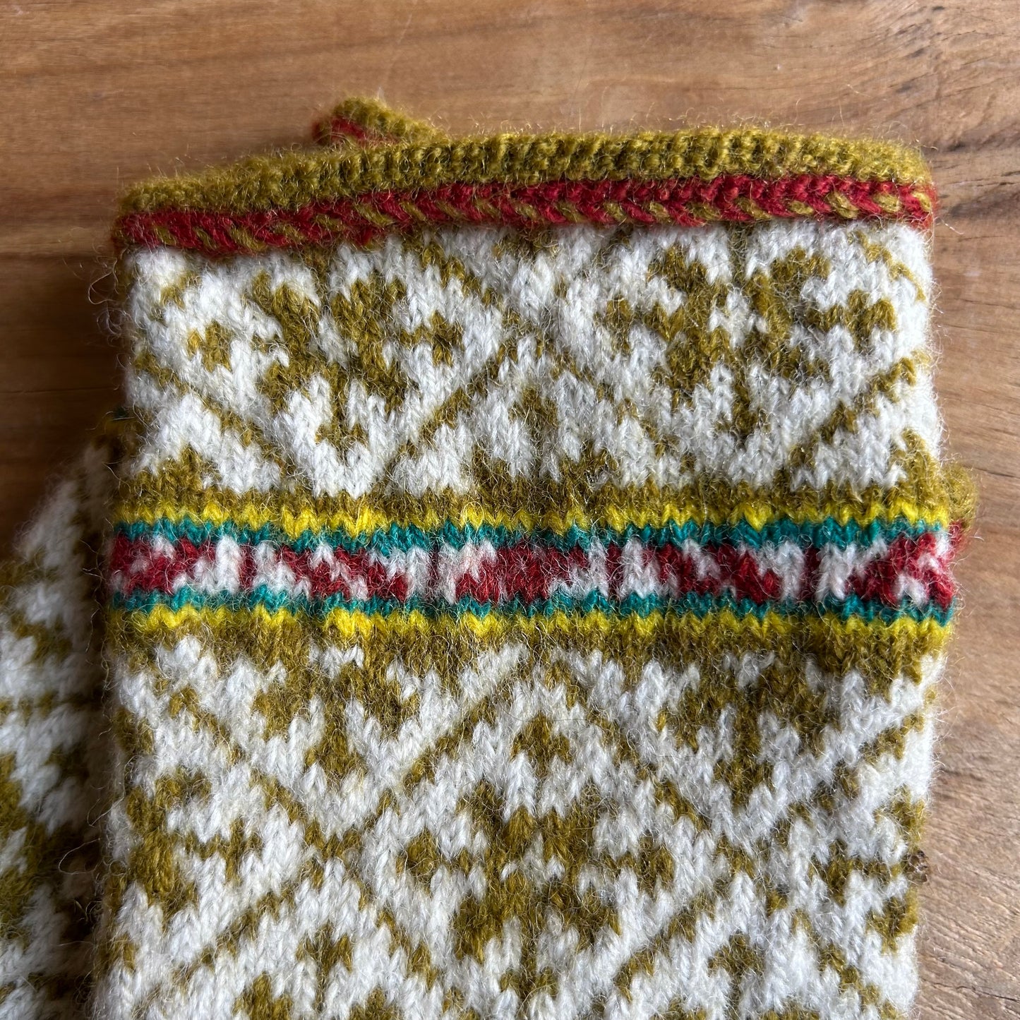 Vilnas dūraiņi ar sūnu zaļiem zvaigznīšu rakstiem rombiņos (AIDZ 38)