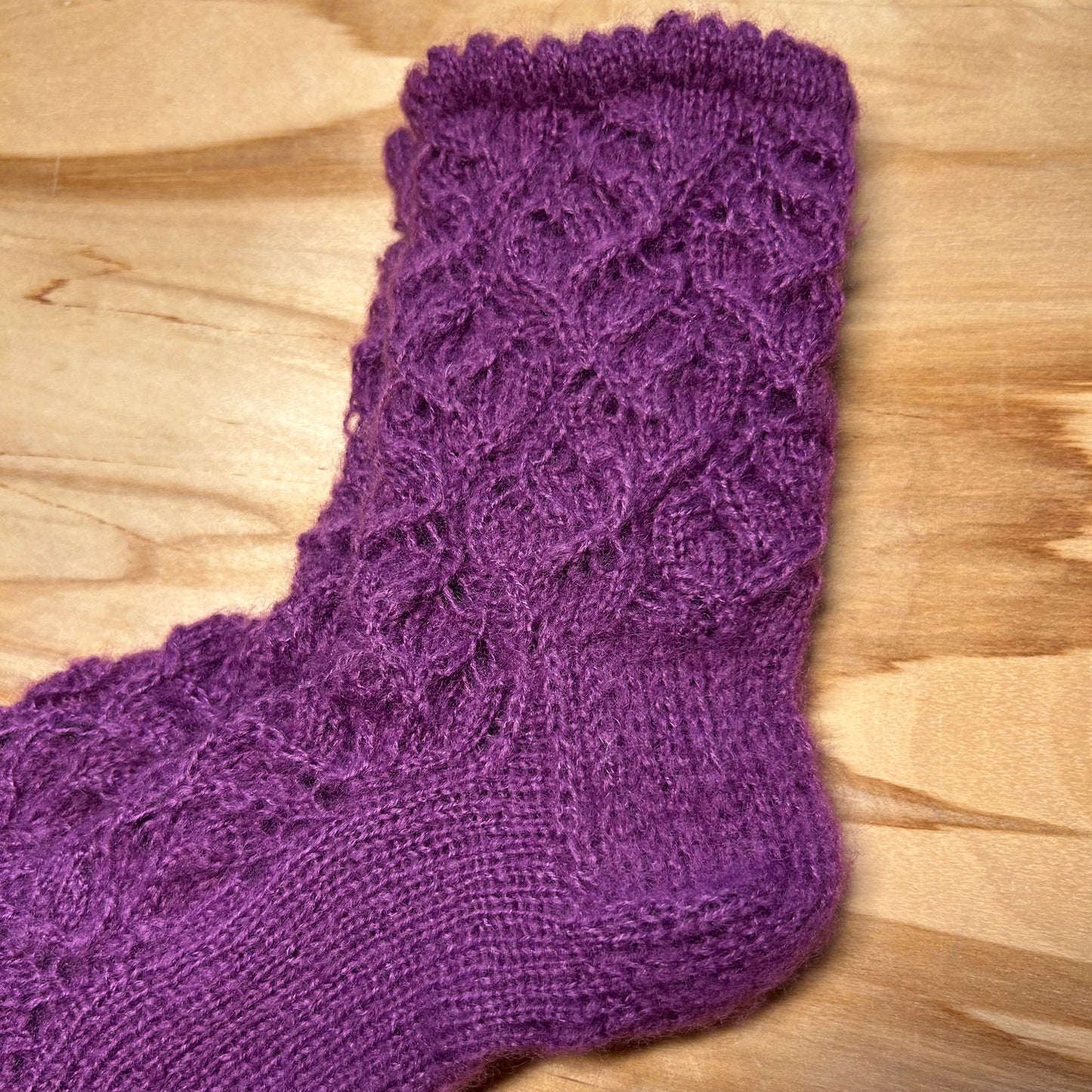 Tumši lillā krāsas mežģīņu adījuma siltās zeķes 37.-39. izm. (SITĒ 41)