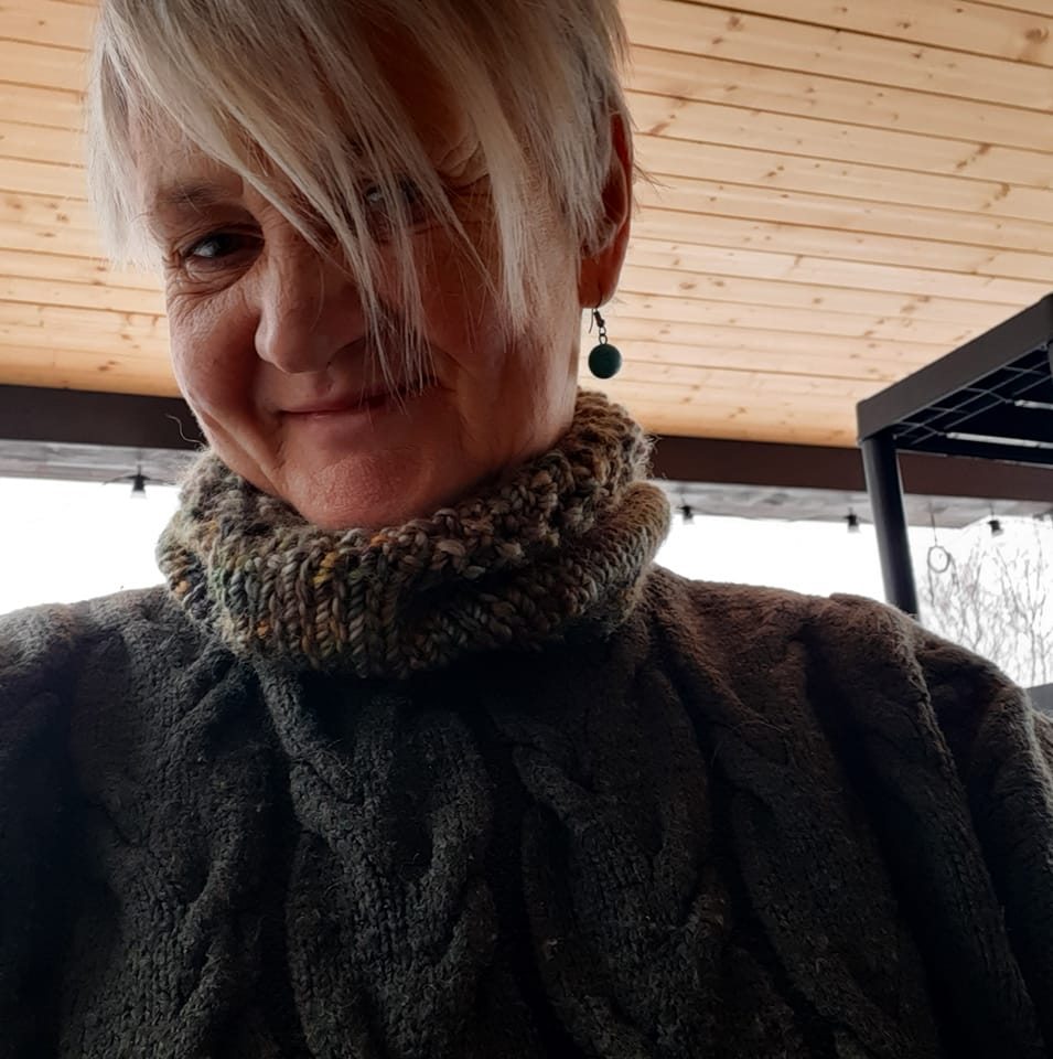 Brūni adīti dūraiņi ar izšūtu zīmējumu (RUTO 4)