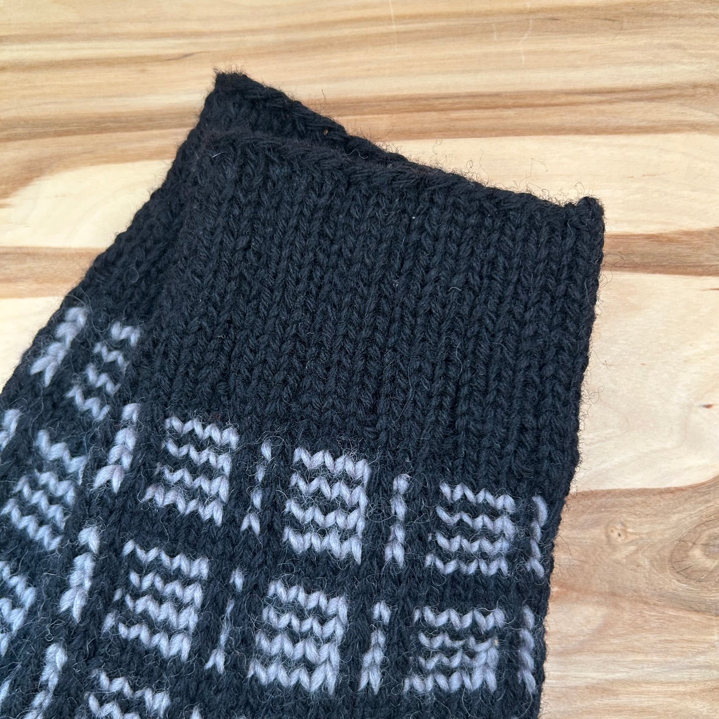 Melnas ar pelēku rakstu siltās zeķes 39.-41.izm. (INPO 102)