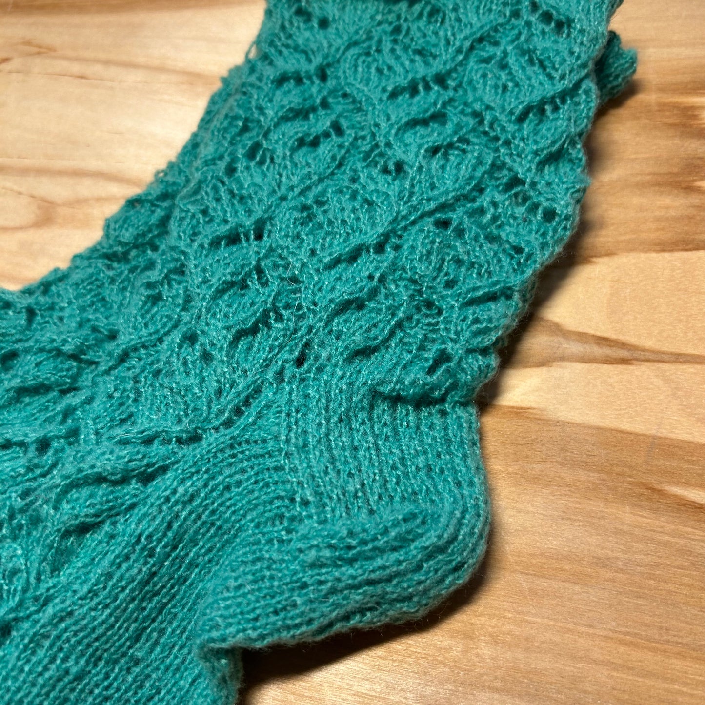 Zaļas krāsas mežģīņu adījuma siltās zeķes 37.-39. izm. (SITĒ 38)