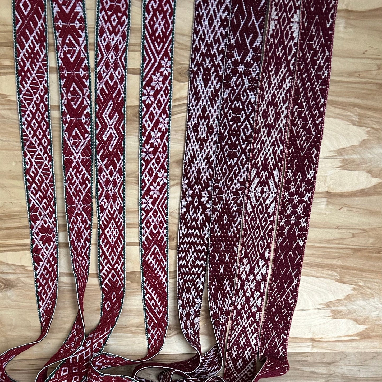 Rokām austa tautiskā josta 340 x 8,5 cm (INĢE 21)