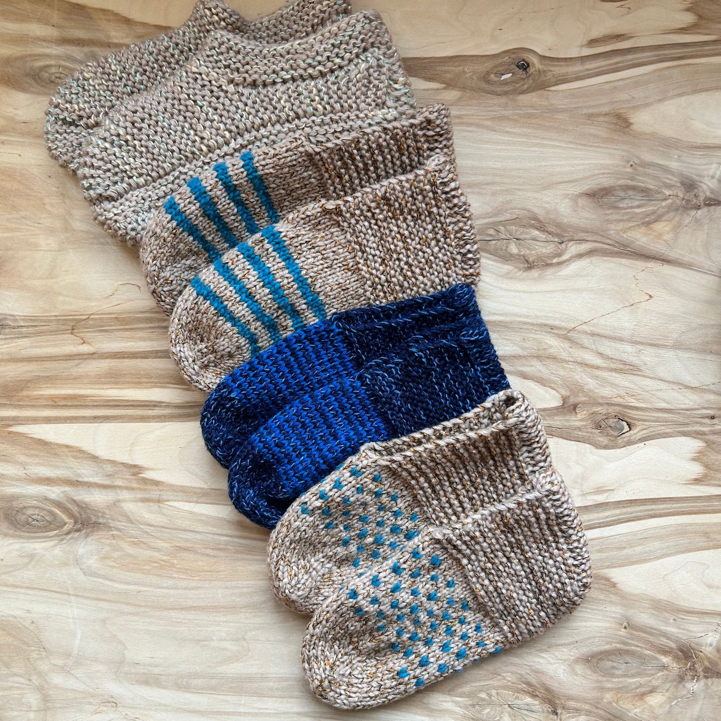 Adītas čības tumši zilā krāsā 37.-39.izm. (INPO 117)