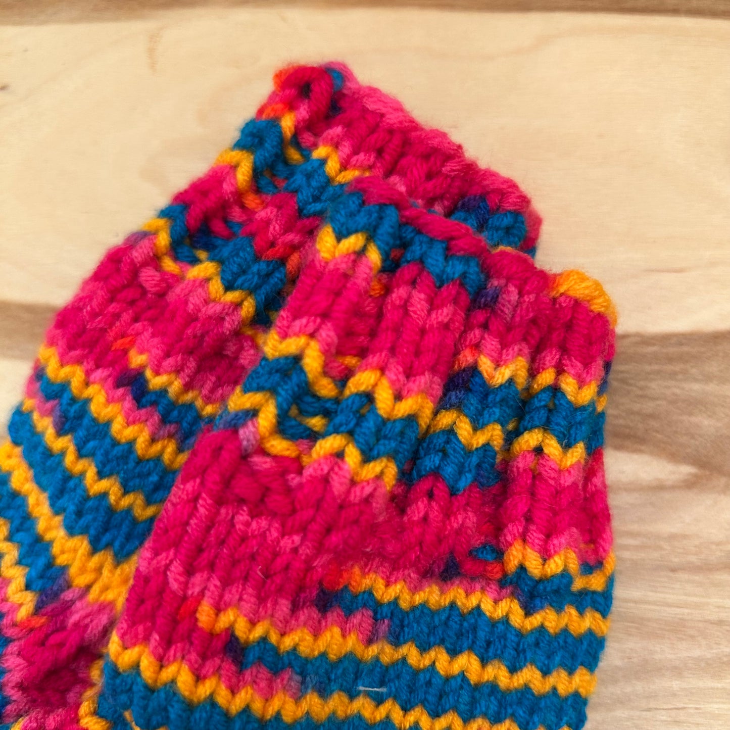 Raibas dzijas adītas siltās zeķītes rozā, zilā un dzeltenā krāsā 18.-20.izm. (SITĒ 53)