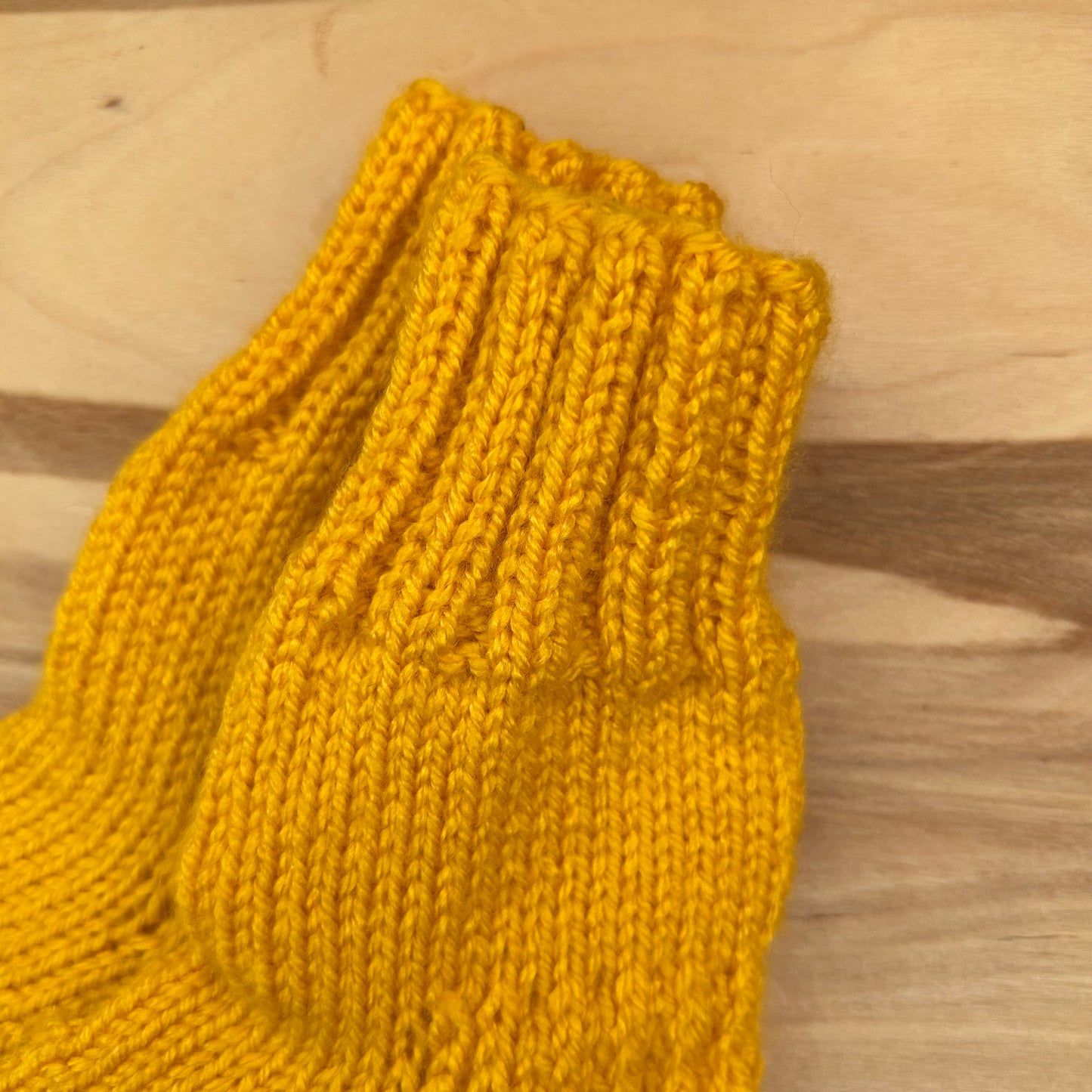 Dzeltenas adītas siltās zeķītes 24.-26.izm. (SITĒ 50)