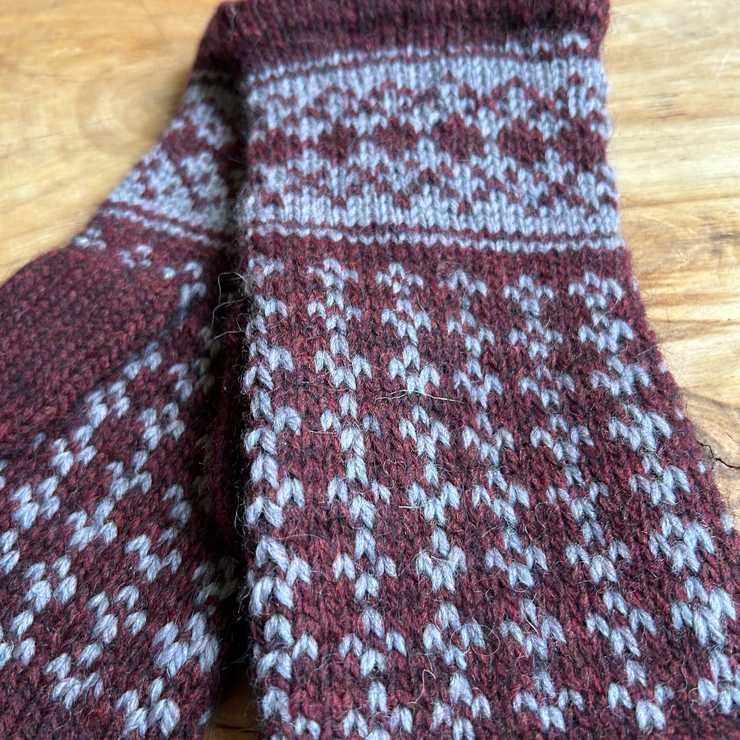 Brūni sieviešu dūraiņi ar pelēkiem ornamentiem (MAFE 7)