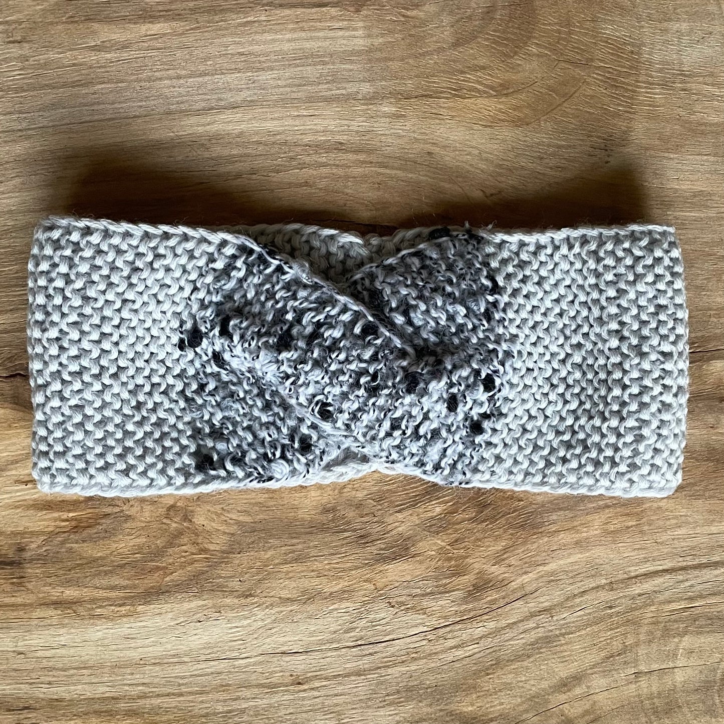 Gaiši pelēka galvas lenta (VEPA 100) - www.tiptip.lv