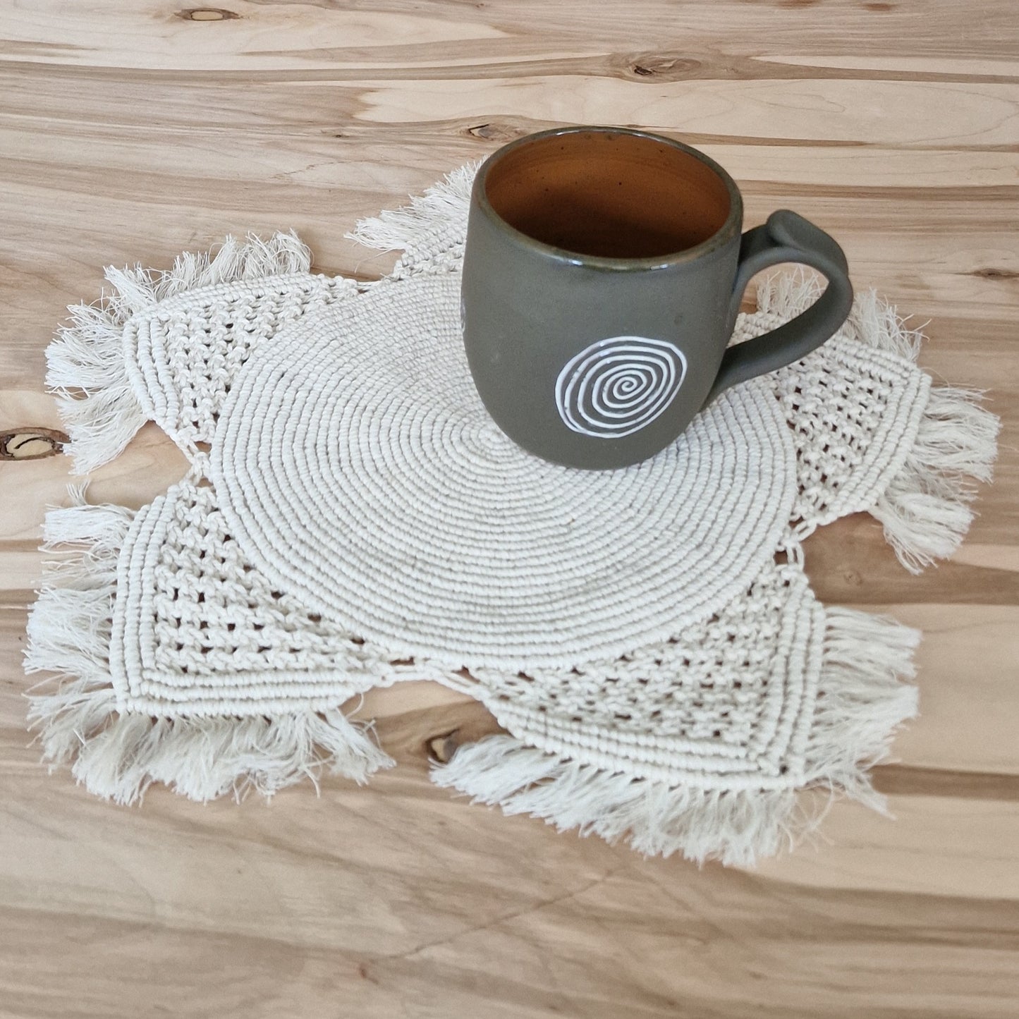 Galda sedziņa makramē tehnikā (ANBL 12) - www.tiptip.lv