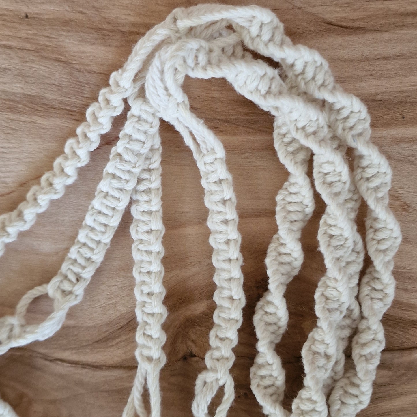 Makramē puķu / augu poda turētājs d.balts (ANBL 17) - www.tiptip.lv