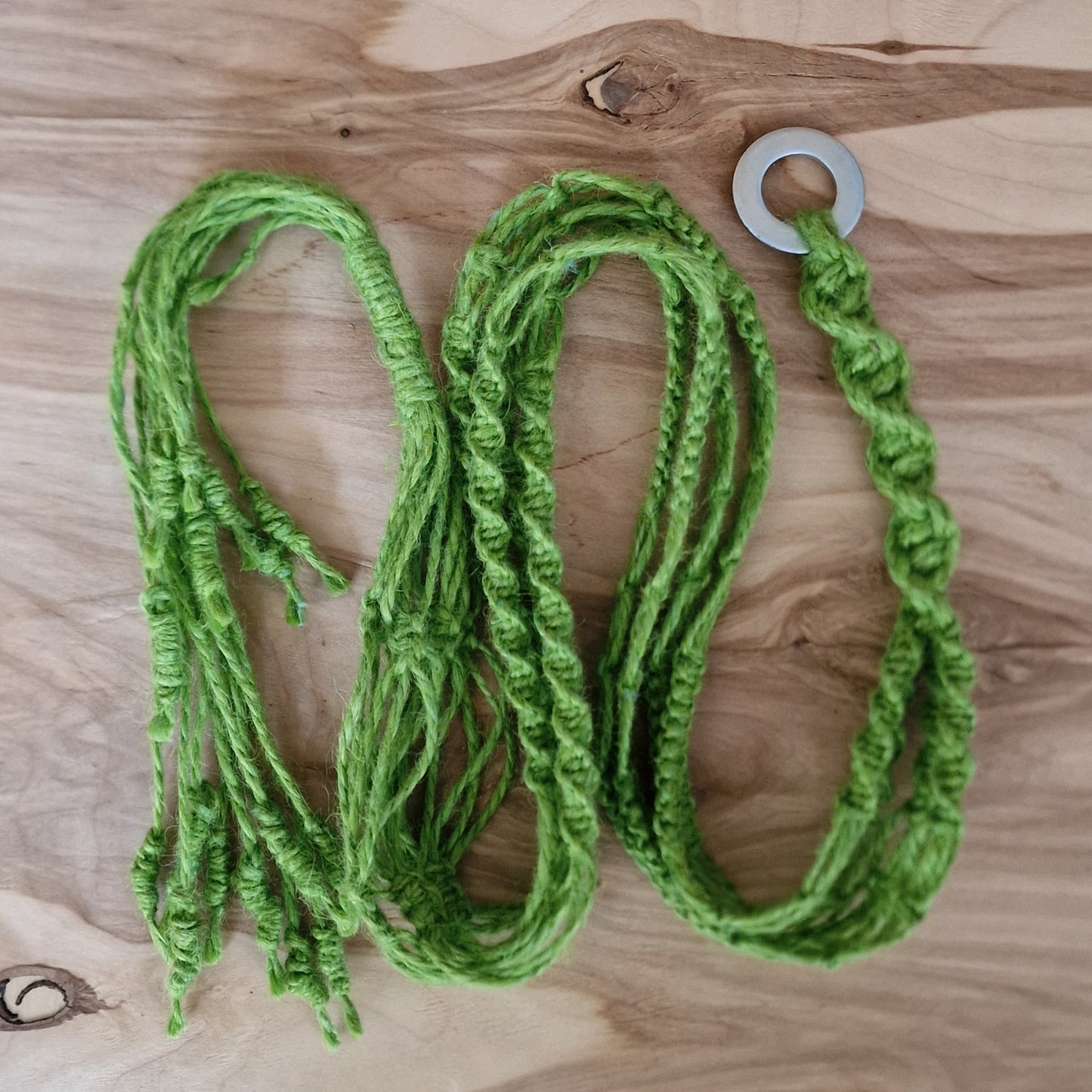 Makramē puķu / augu poda turētājs zaļš (ANBL 18) - www.tiptip.lv