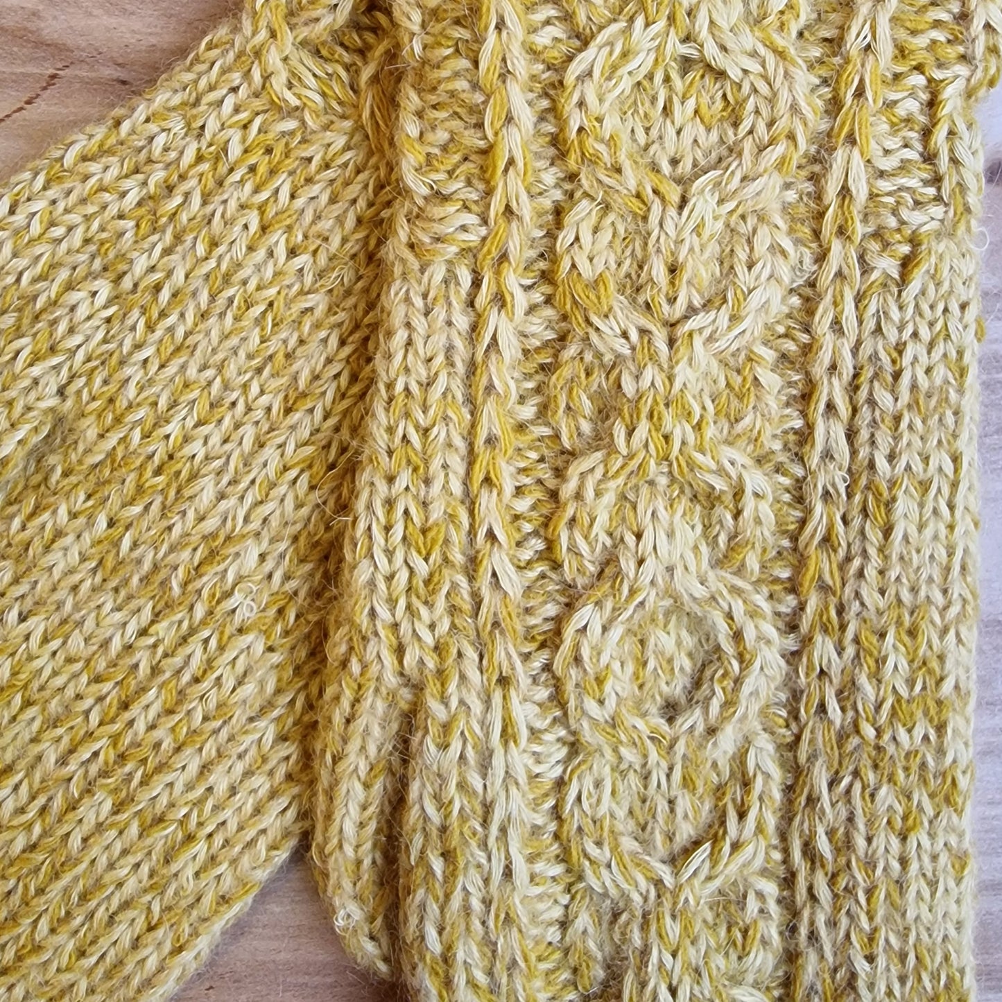 Melanža dzelteni adīti dūraiņi (DZTO 74) - www.tiptip.lv