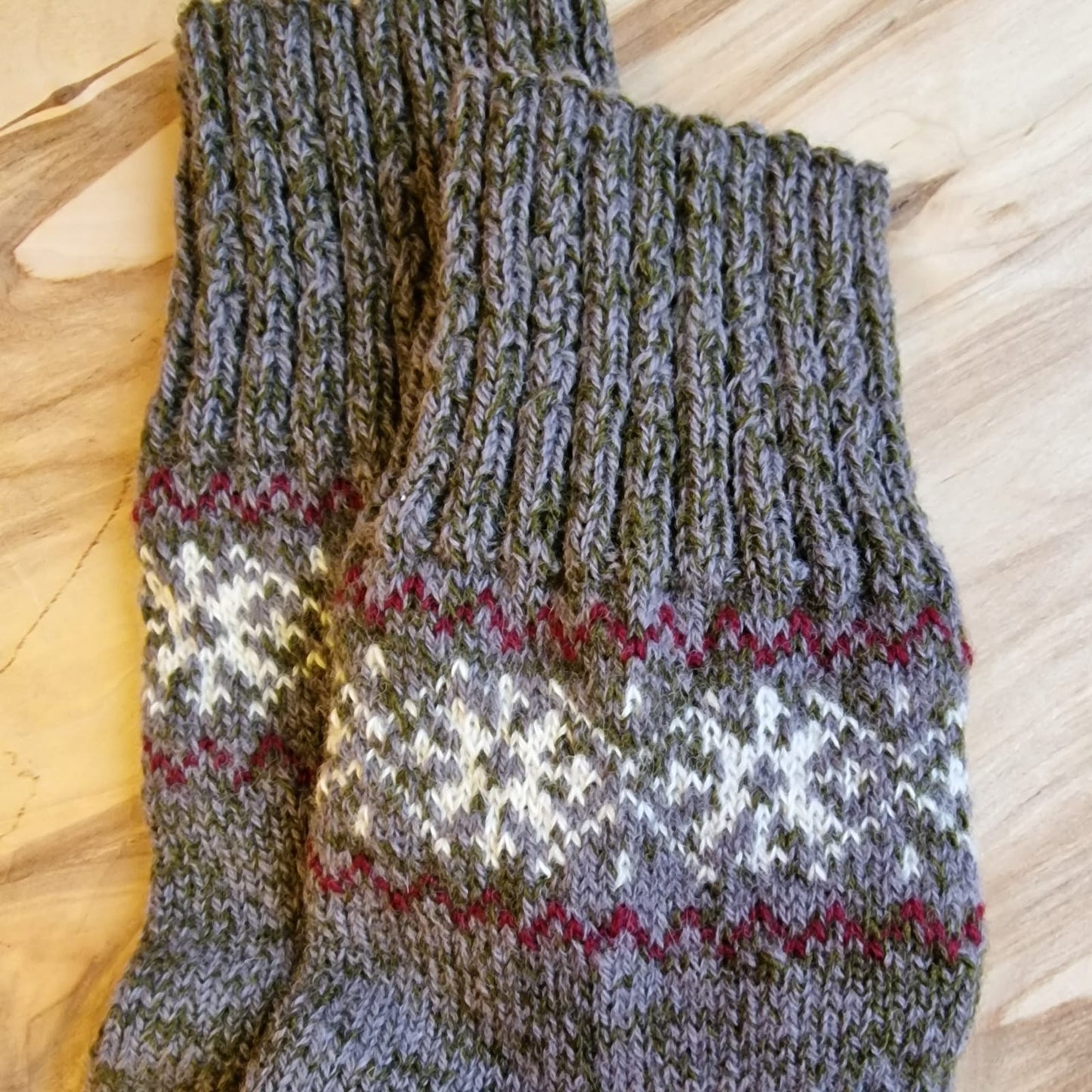 Pelēkas siltās zeķes 40.-42.izm. (SAZA 16) - www.tiptip.lv