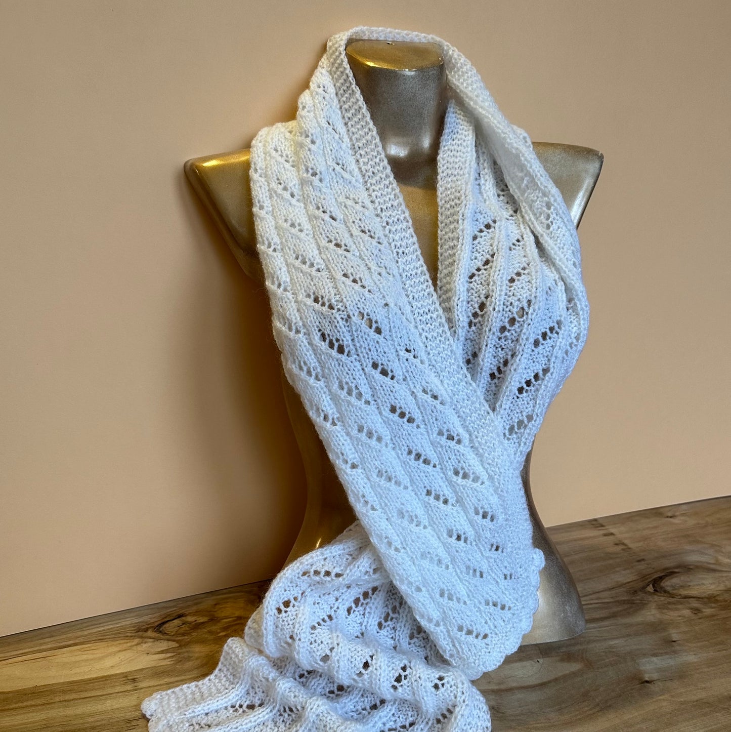 Silta balta šalle (INPO 79) - www.tiptip.lv