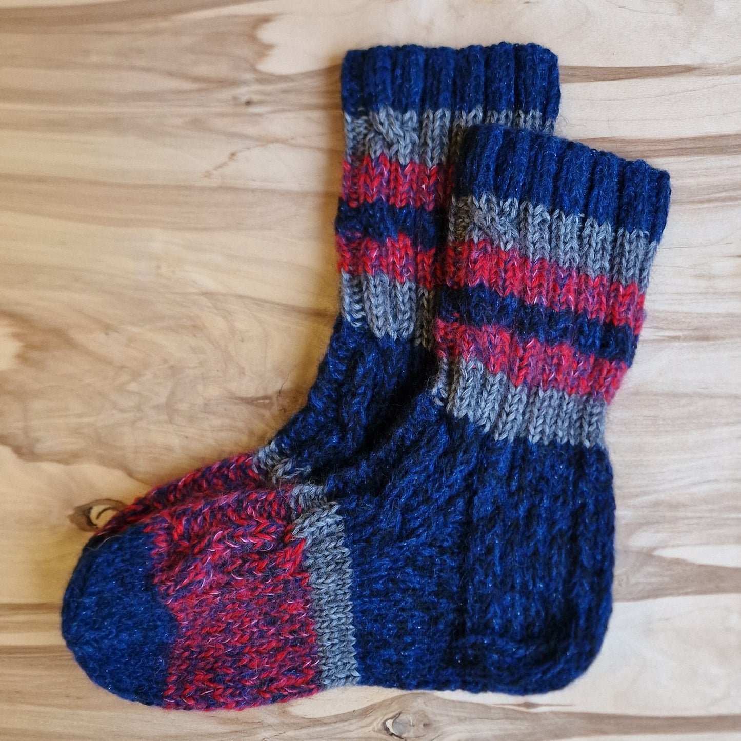 Strīpotas tumši zilas / sarkanas / pelēkas siltās zeķes 42. - 44. izm. (DZTO 60) - www.tiptip.lv