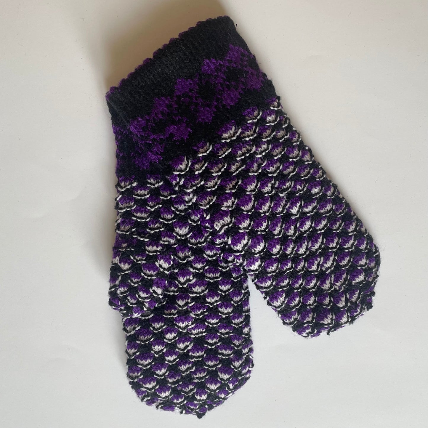 Violeti vilnas dubultie dūraiņi ar dekoratīvu rakstu (GEBA 121) - www.tiptip.lv