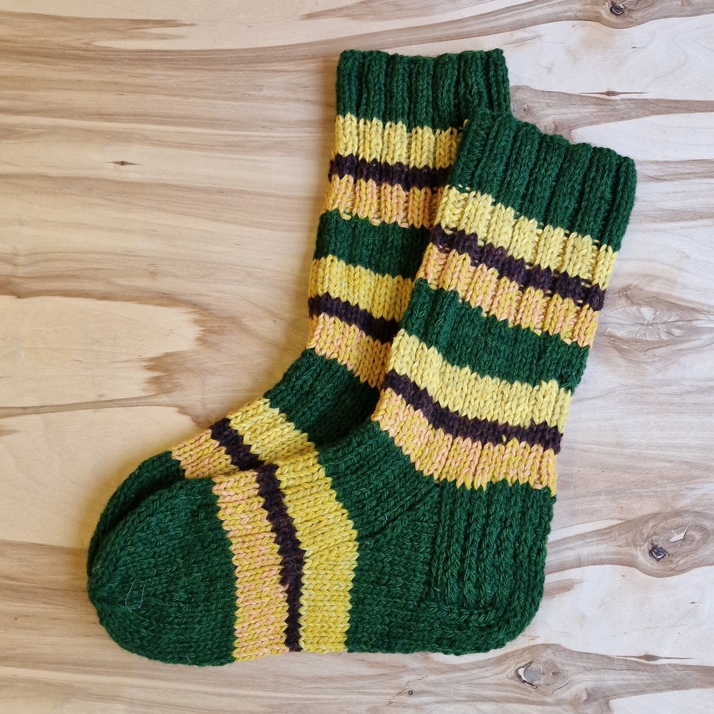 Zaļi dzelteni strīpotas siltās zeķes 40. - 42. izm. (DZTO 55) - www.tiptip.lv