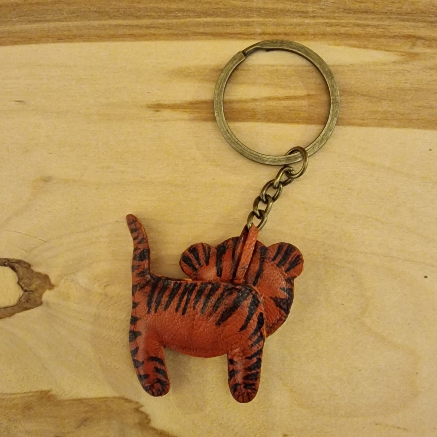 Ādas atslēgu piekariņš tīģeris (JEŠČ 32) - www.tiptip.lv