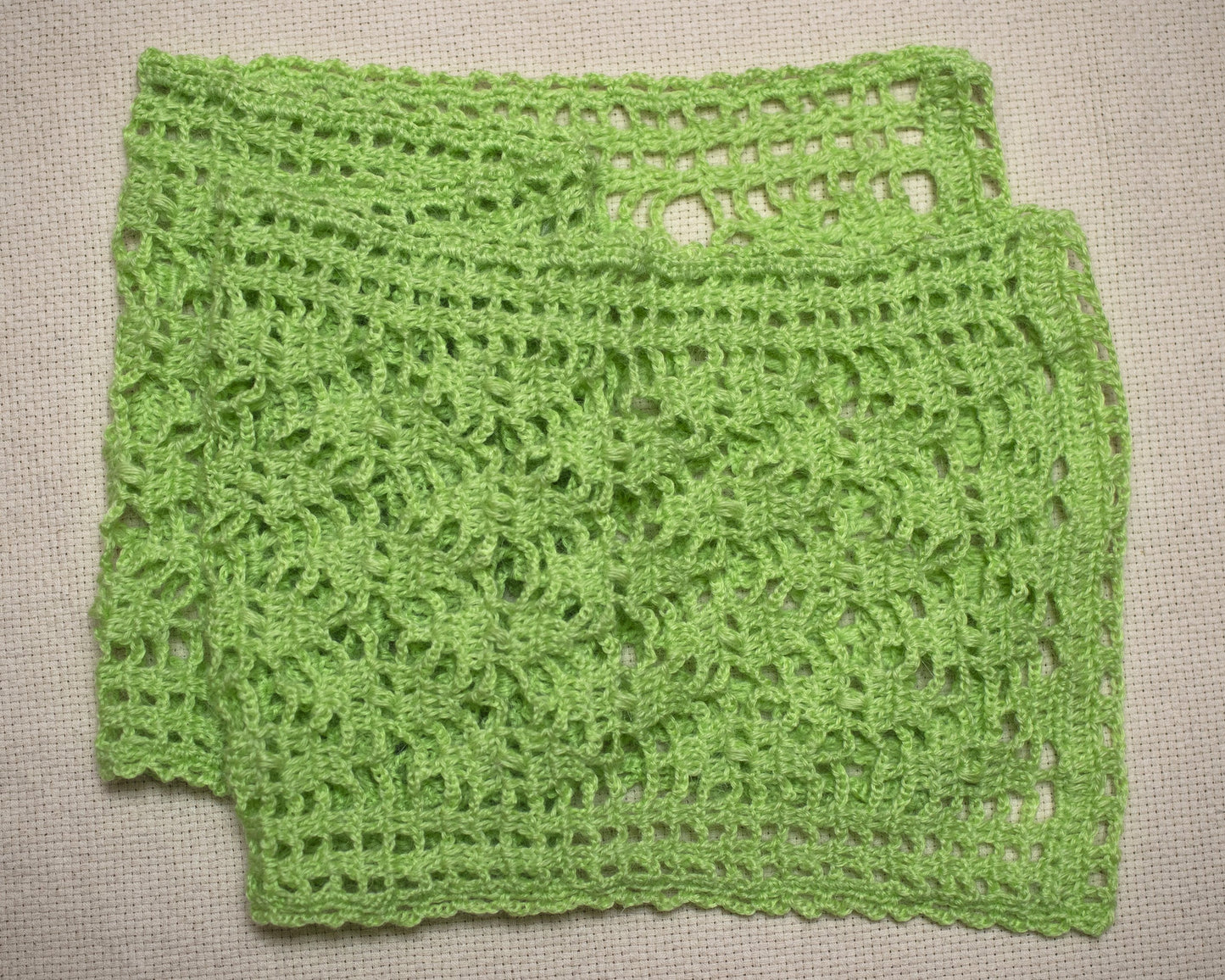 Maigi zaļas krāsas plecu šalle (AIFR 1) - www.tiptip.lv