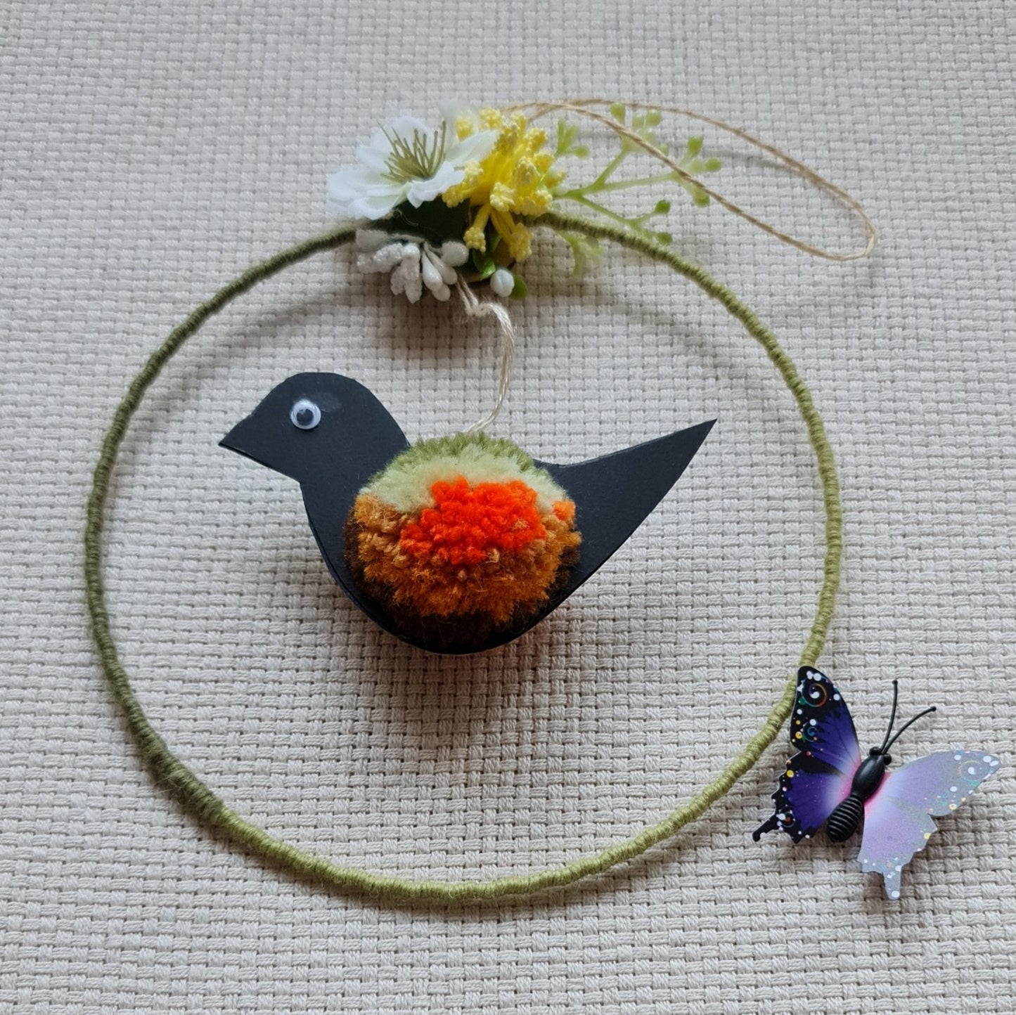 Dekors ar magnētisku riņķi un visur piestiprināmu taurenīti (AIPU 31) - www.tiptip.lv