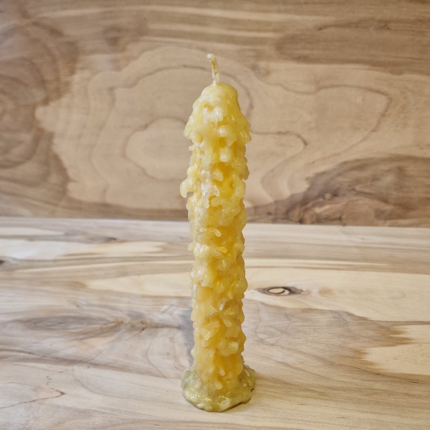 Dzeltena rokām veidota svece "šakotis" - mazā (ARHE 17) - www.tiptip.lv