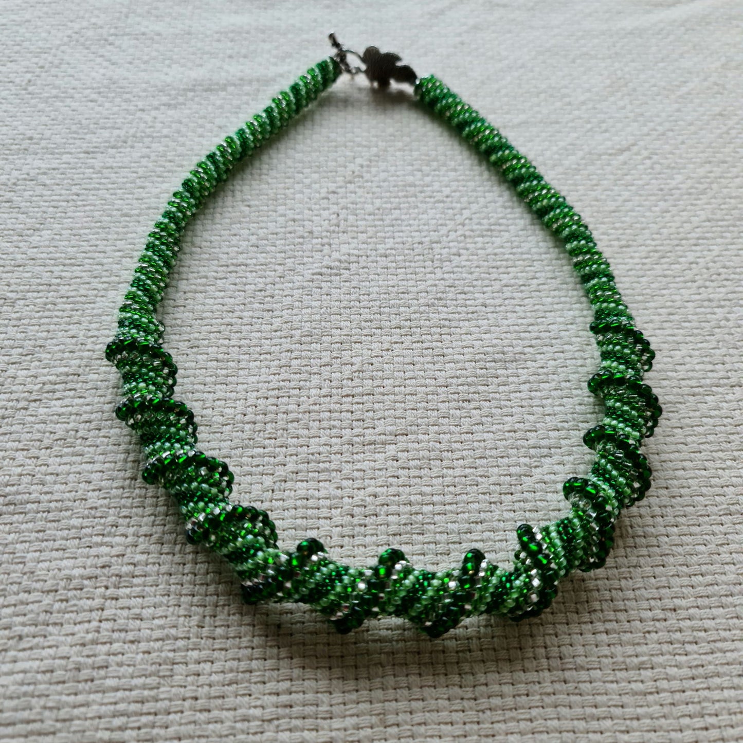 Pērļota kaklarota - www.tiptip.lv