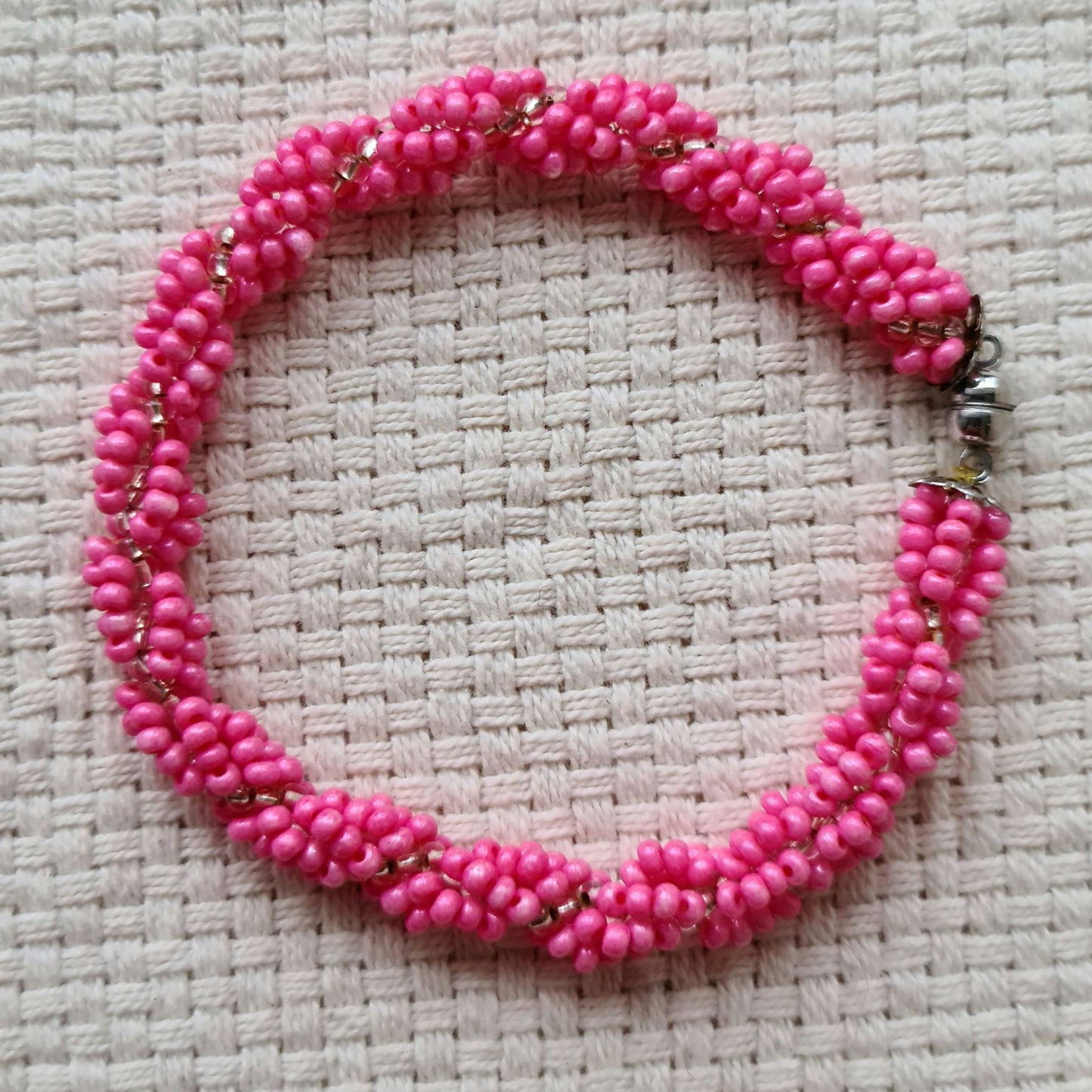 Pērļota rokassprādze - www.tiptip.lv