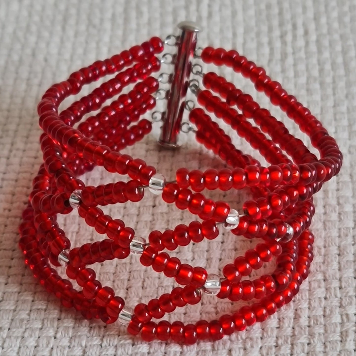 Pērļota rokassprādze - www.tiptip.lv