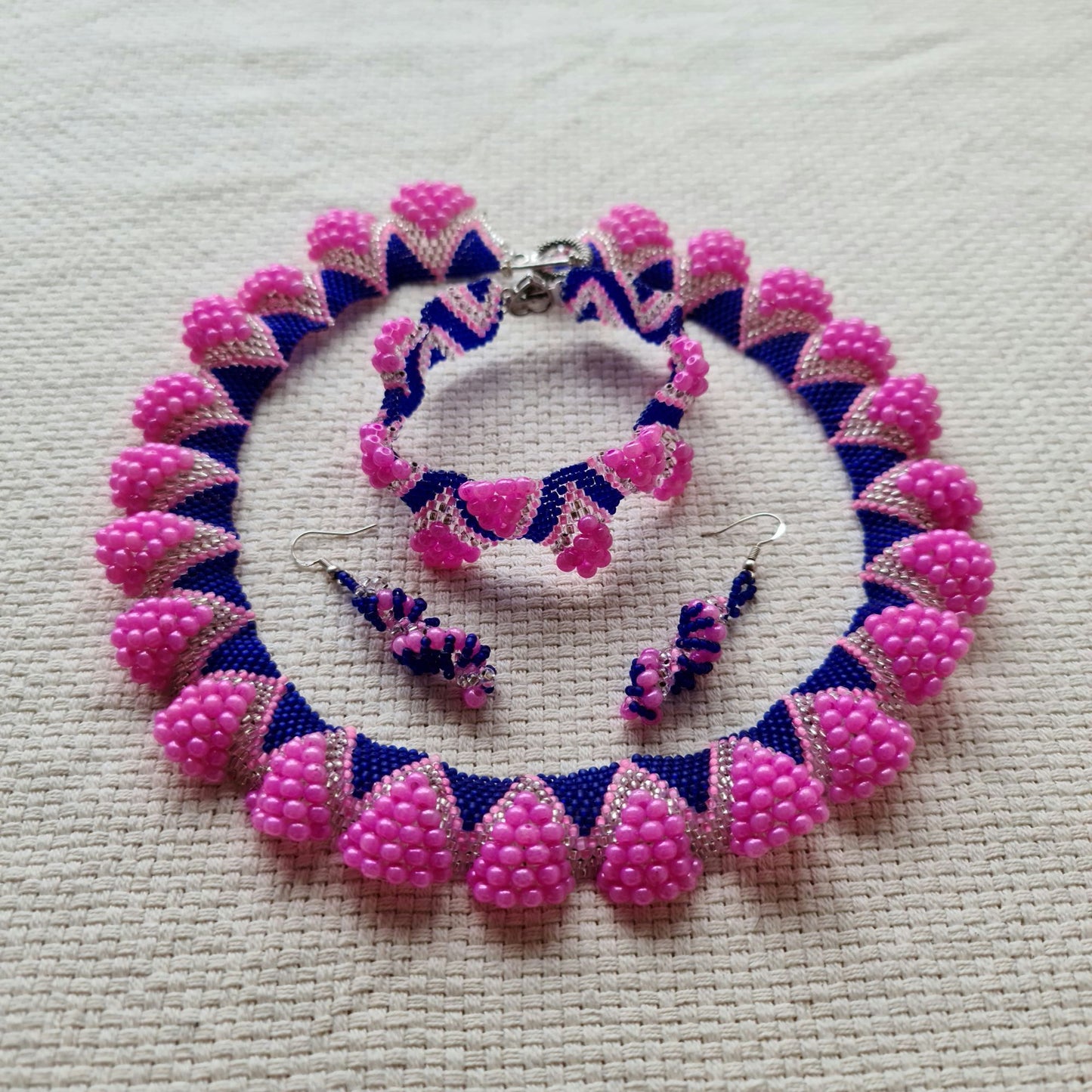 Pērļots rotu komplekts - www.tiptip.lv