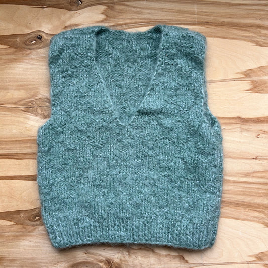 Pelēkzaļa mohēras dzijas veste bērnam (~4-6 gadi) (VEPA 90)