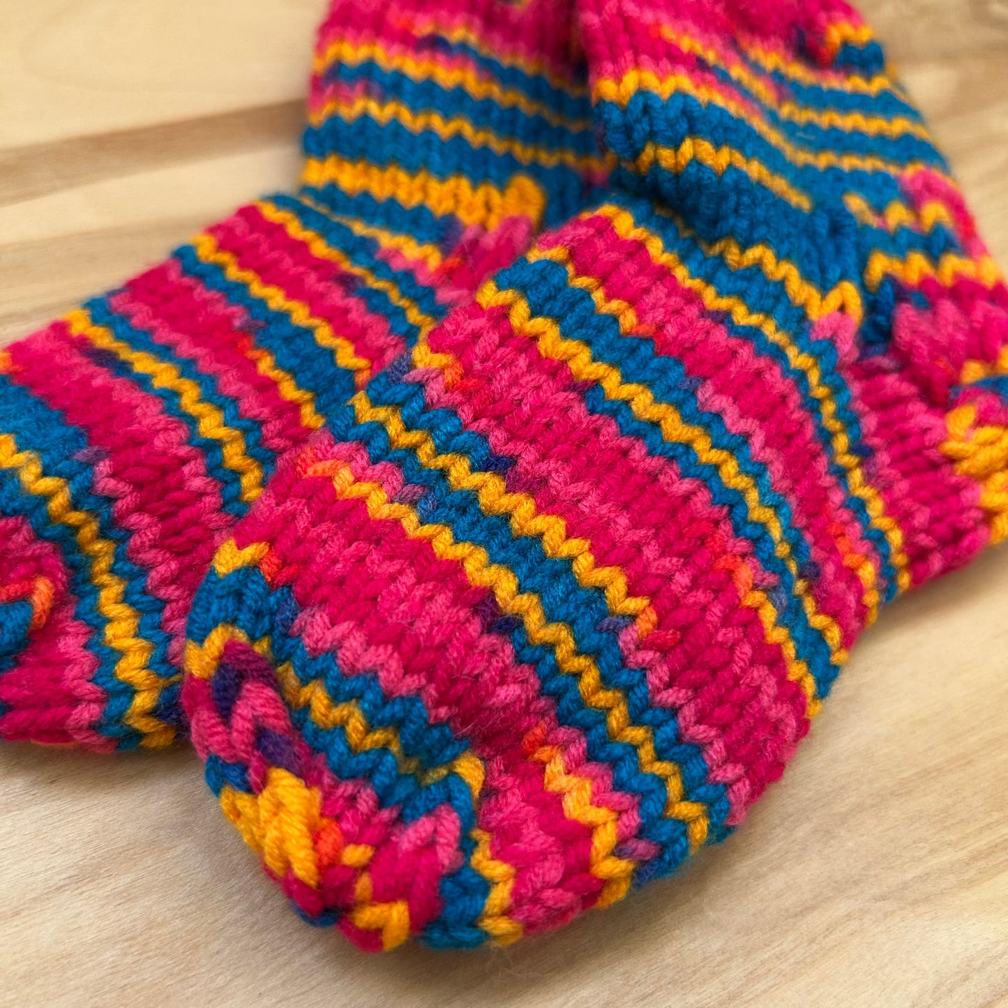 Raibas dzijas adītas siltās zeķītes rozā, zilā un dzeltenā krāsā 18.-20.izm. (SITĒ 53)