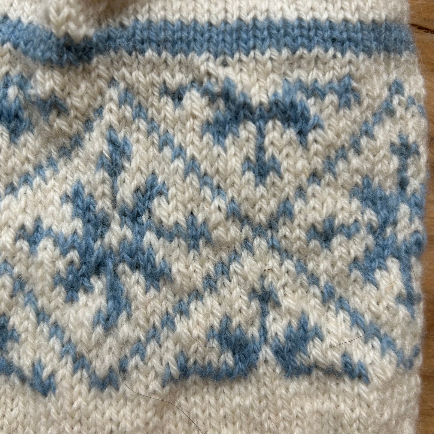 Dabīgi baltas vidēji īsas vilnas zeķes 42.-44.izm. (AIDZ 18)