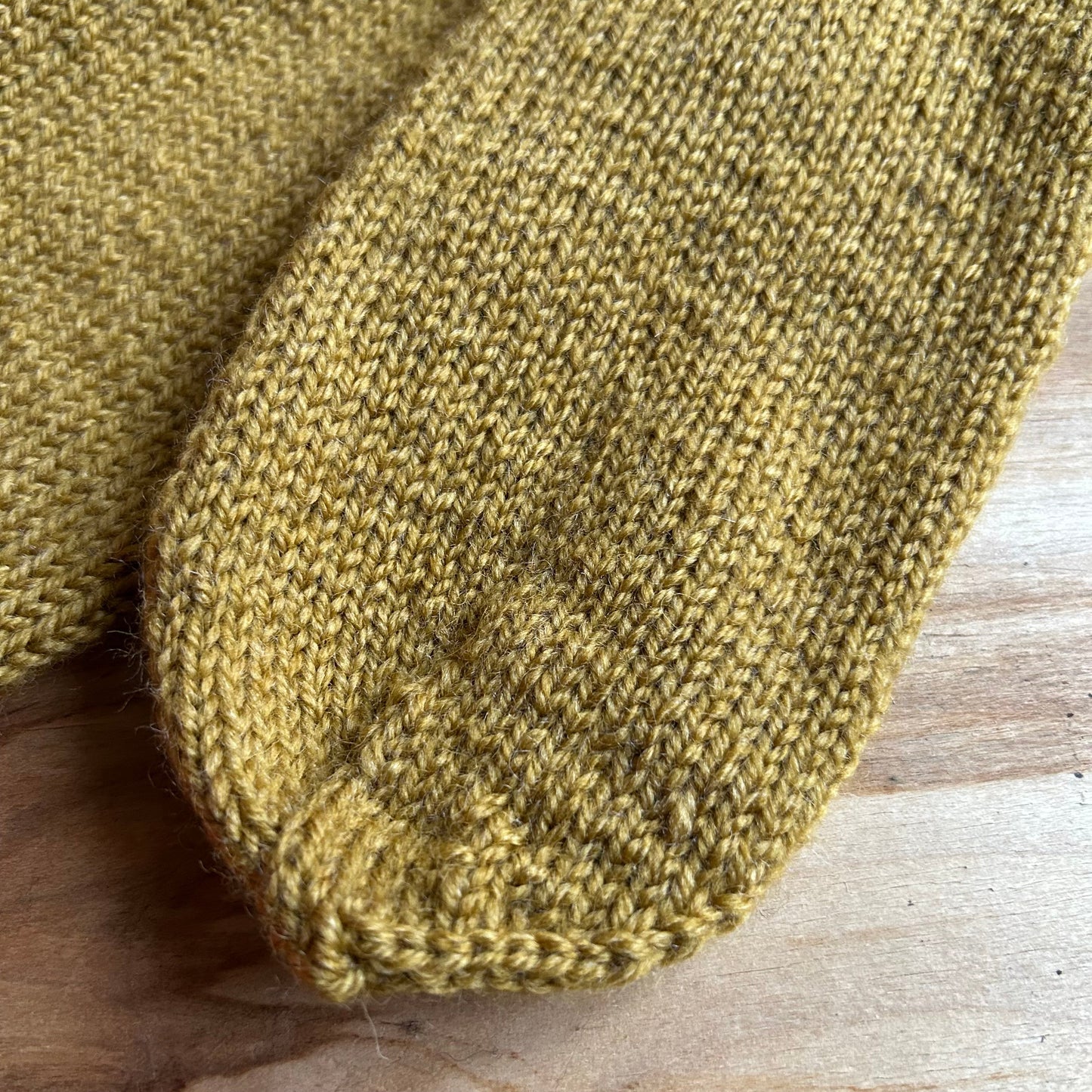 Siltās zeķes vīriešiem  sinepju dzeltenas ar brūniem rakstiņiem 43.-45.izm. (VEZI 37)