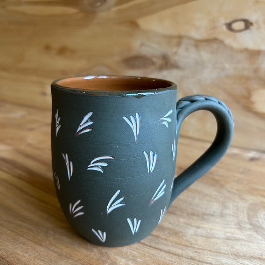 Tumši zaļgana māla krūze  (MASP 130)