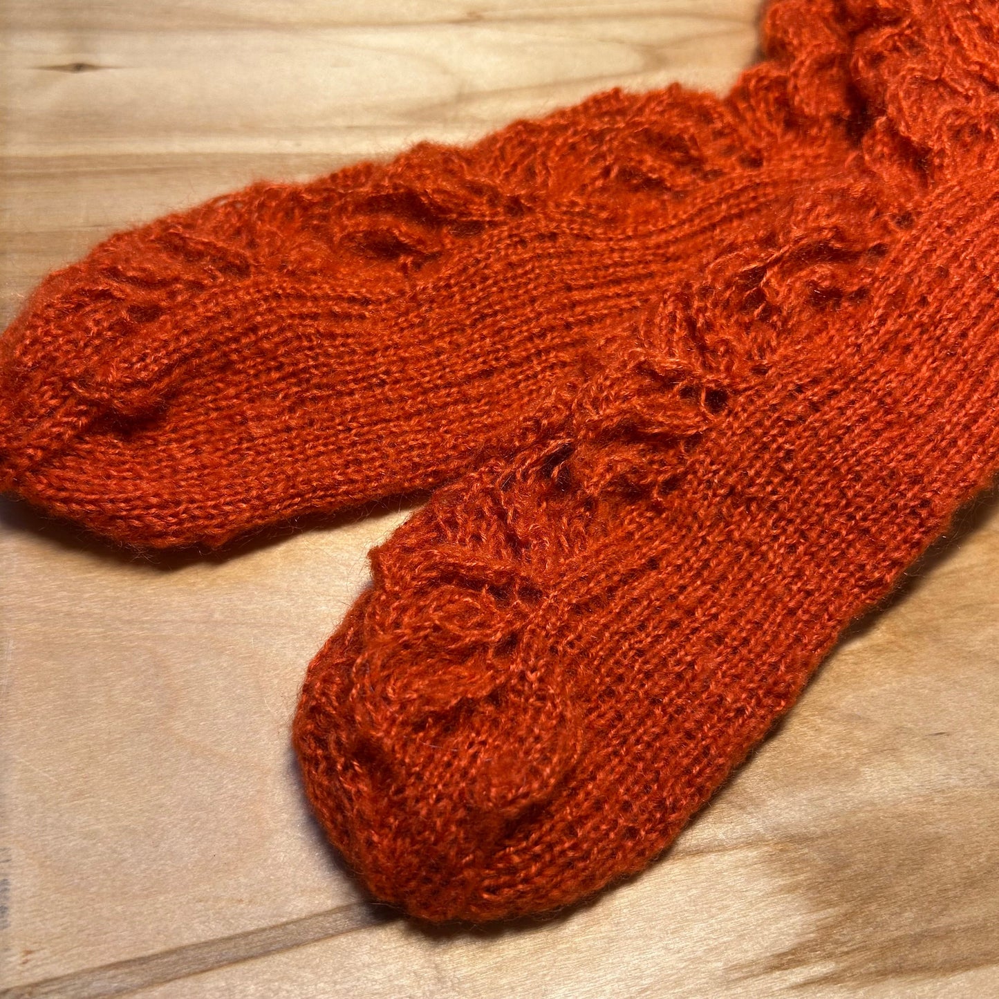 Oranžas krāsas mežģīņu adījuma siltās zeķes 36.-38. izm. (SITĒ 40)