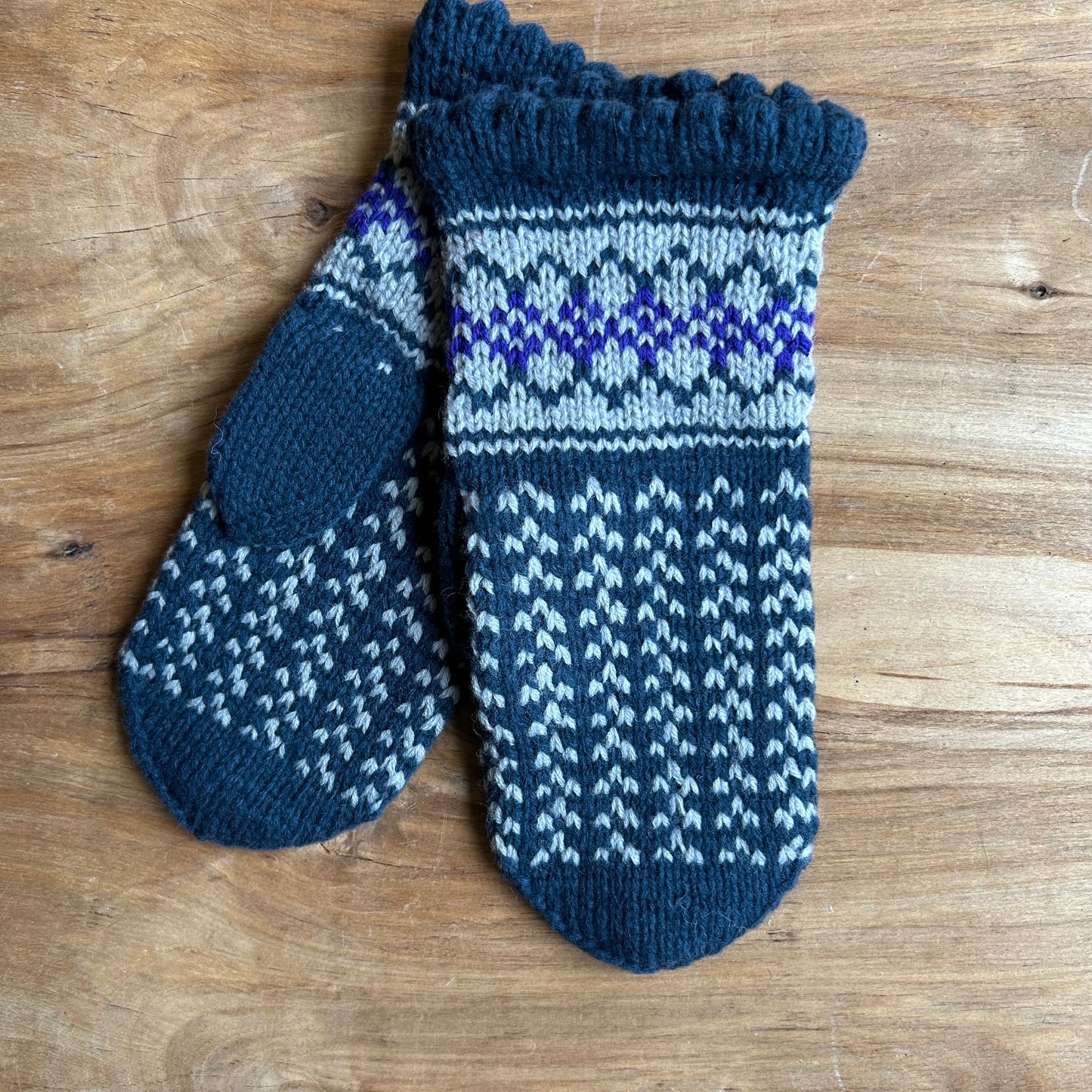 Zilganzaļi sieviešu dūraiņi ar pelēkiem  un ziliem ornamentiem (MAFE 8)