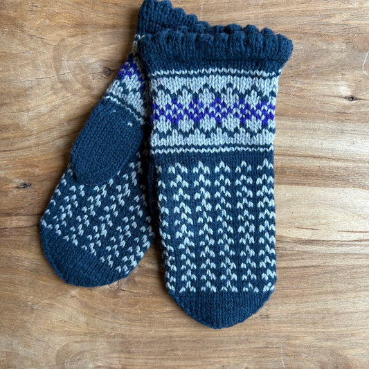 Zilganzaļi sieviešu dūraiņi ar pelēkiem  un ziliem ornamentiem (MAFE 8)