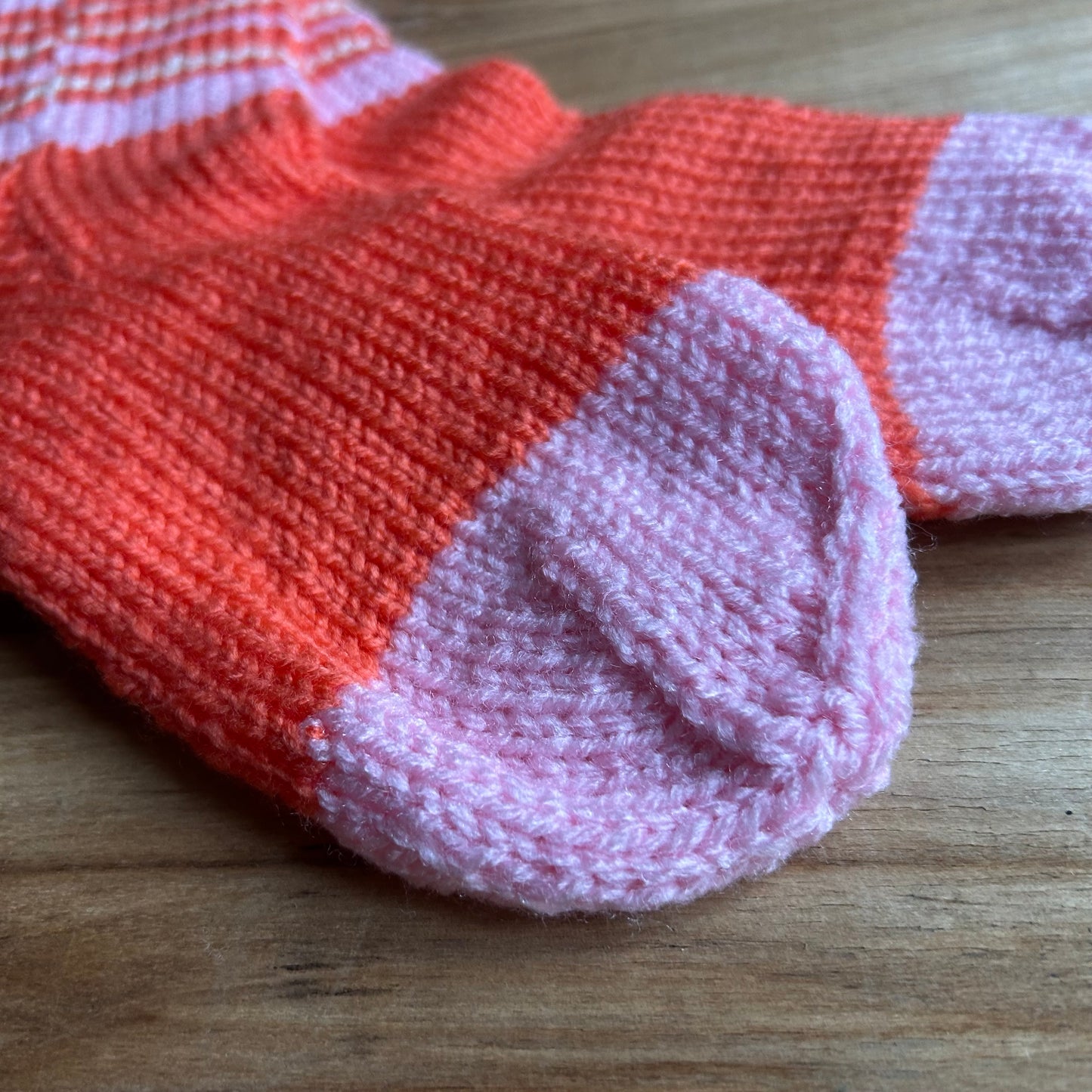 Vilnas zeķes bērniem 28.-30.izm. oranžā un rozā krāsā (VEZI 58)