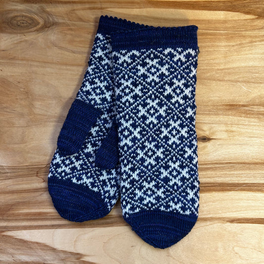 Adīti dubultie dūraiņi zilā krāsā ar baltiem rakstiem (ZIBO 3)