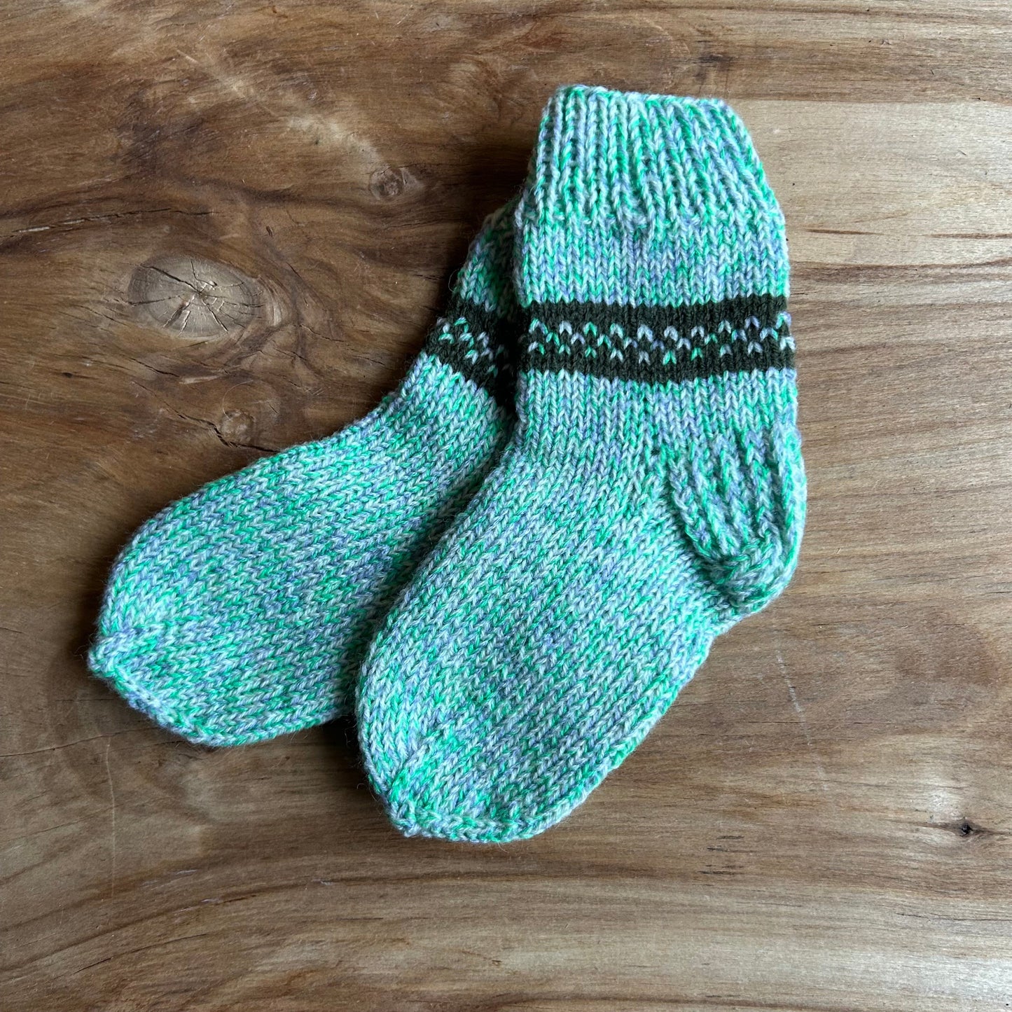 Raibas, zaļas vilnas zeķes bērniem 22.-24.izm. (VEZI 54)