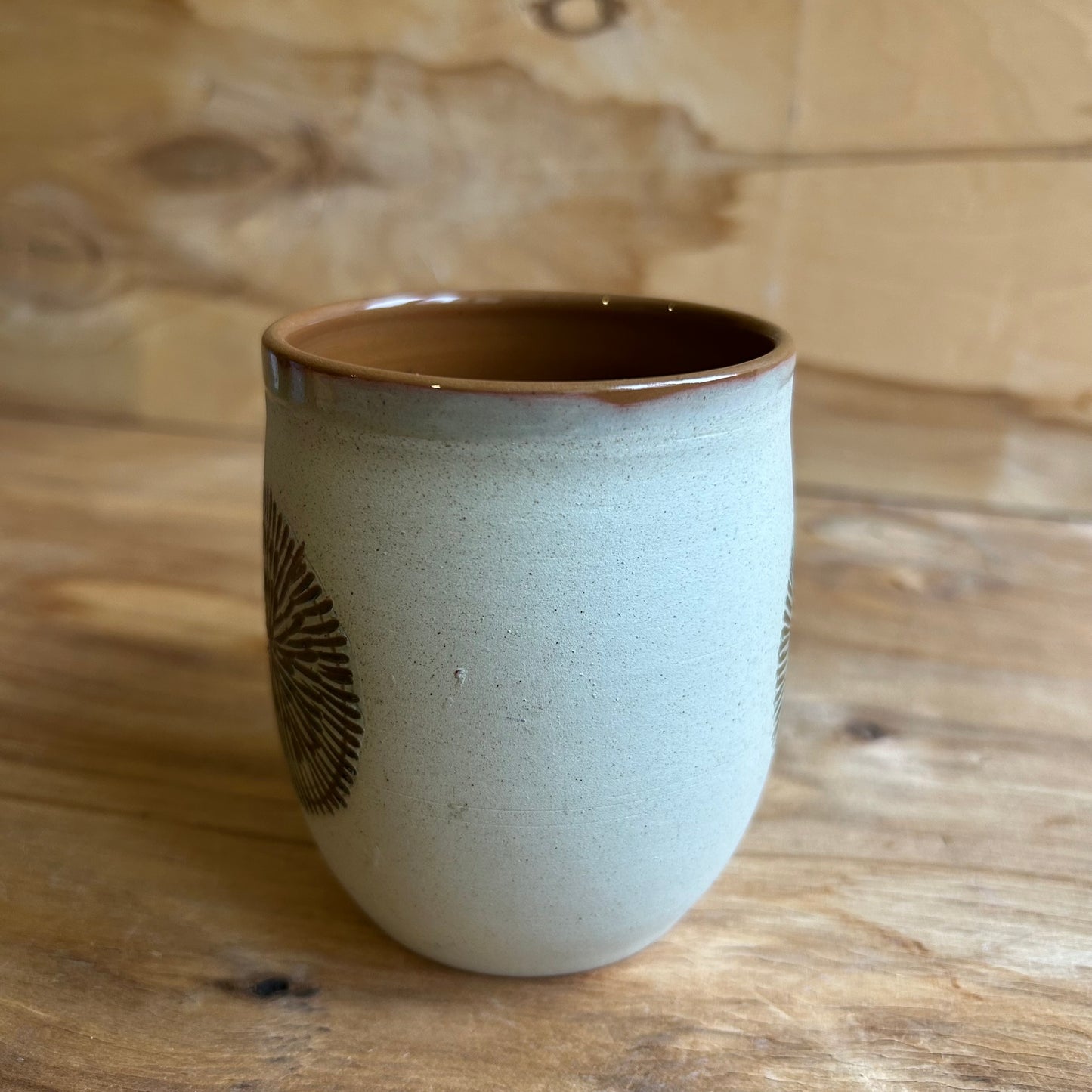 Gaiši zaļa māla krūze  (MASP 132)