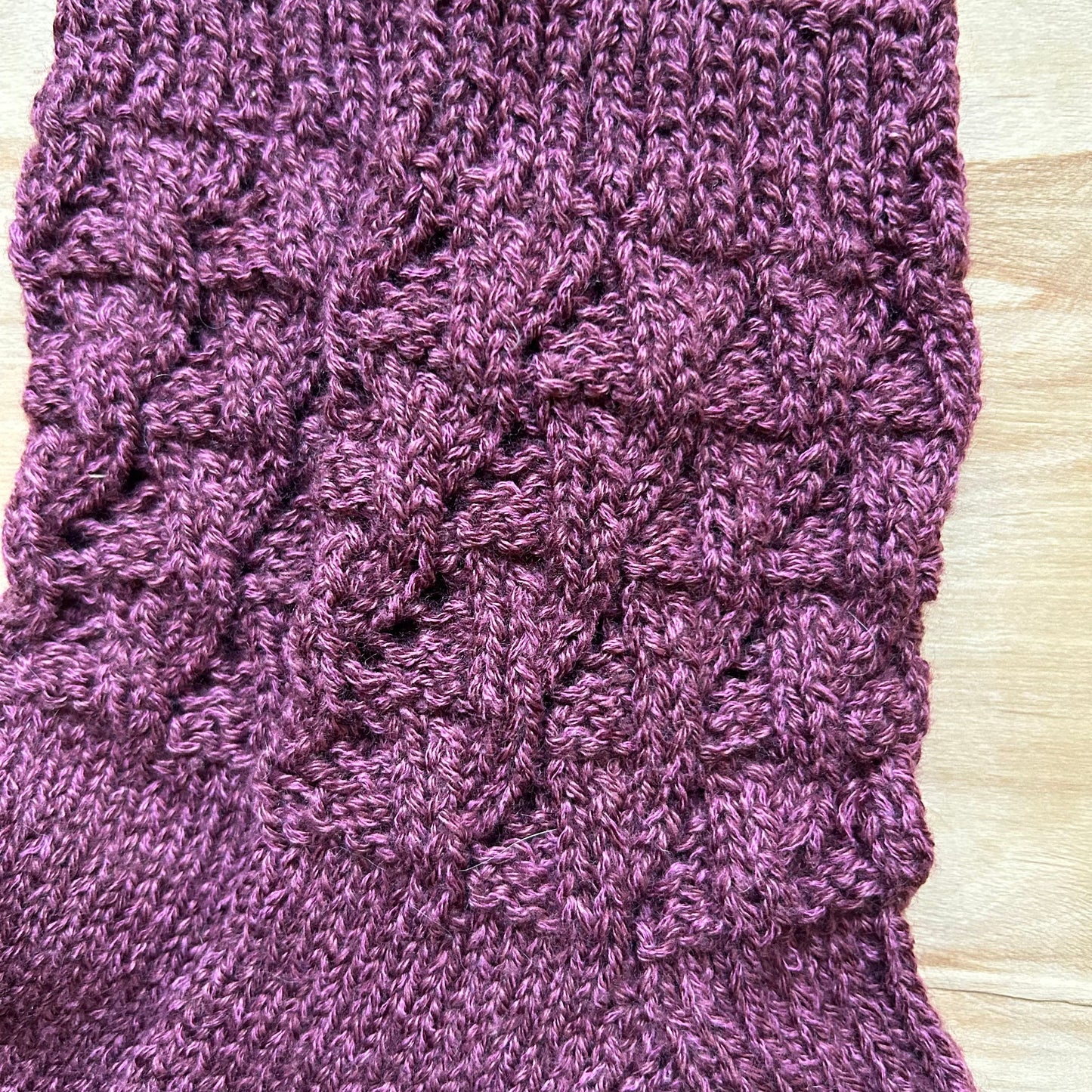 Tumši sarkanas melanža dzijas vilnas zeķes ar rakstainu valnīti 33.-35.izm. (VEPA 133)