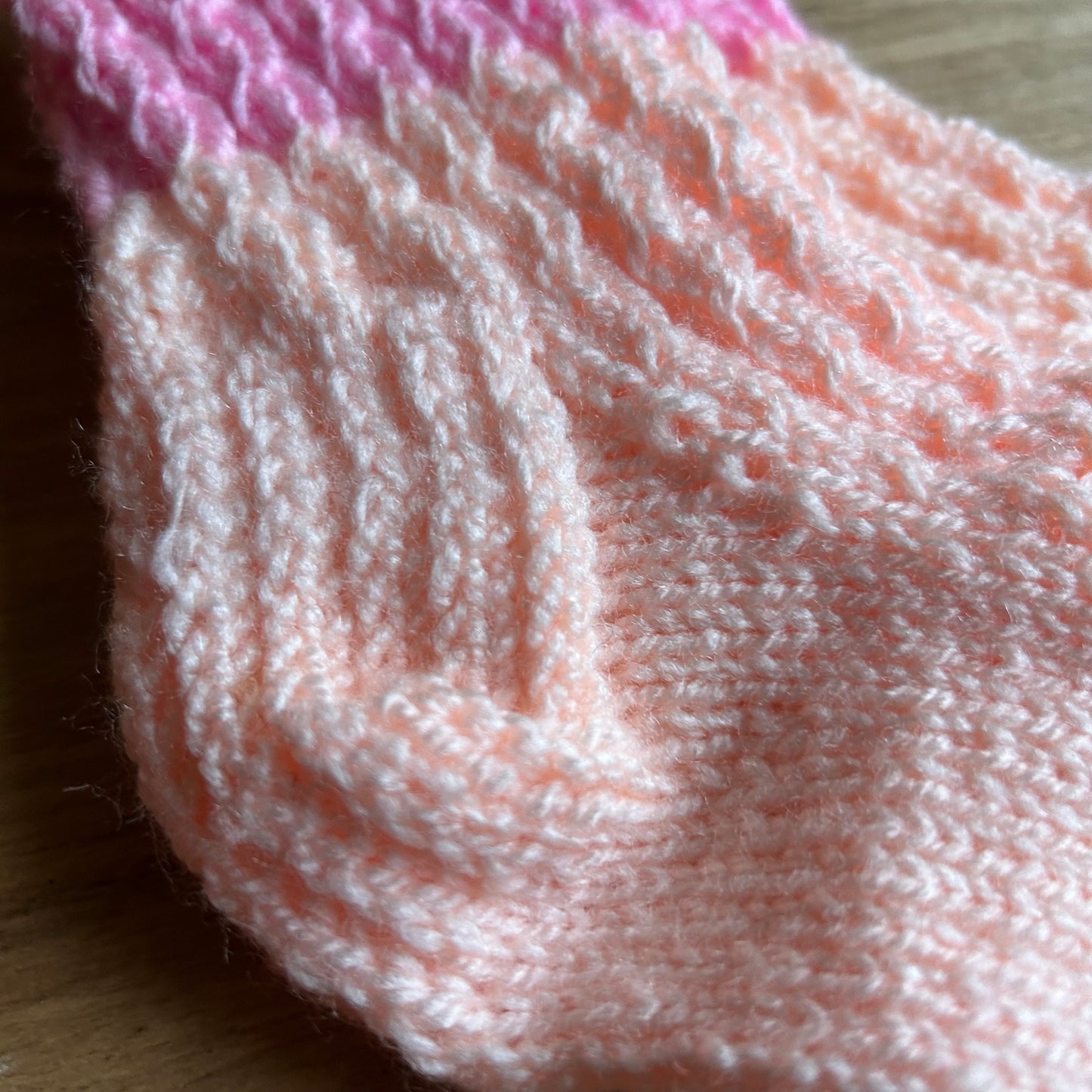 Vilnas zeķes bērniem 34.-36.izm. laškrāsas ar rozā valnīti (VEZI 66)