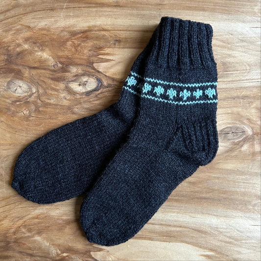 Siltās zeķes vīriešiem  melnā krāsā ar gaiši zilu rakstiņu 43.-45.izm. (VEZI 38)