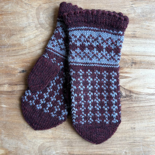 Brūni sieviešu dūraiņi ar pelēkiem ornamentiem (MAFE 7)