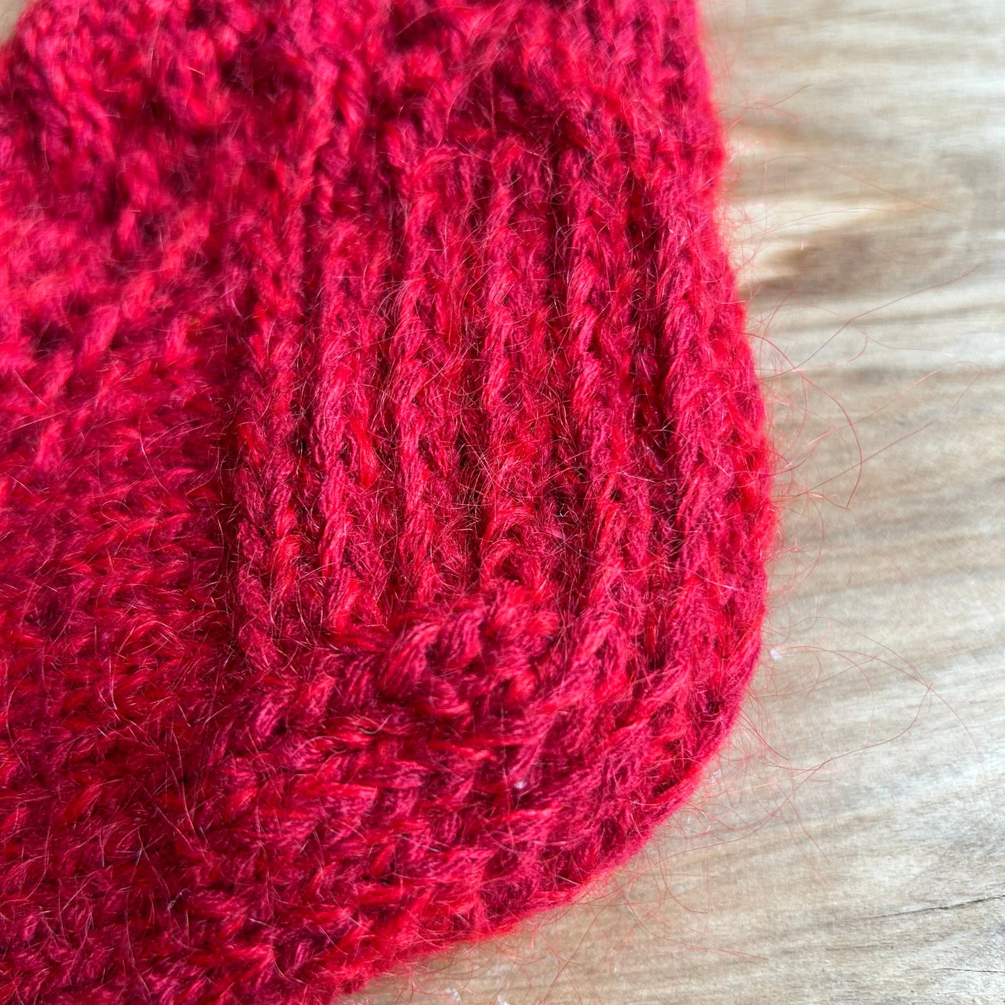 Sarkanas siltās zeķes 37,5.-39,5. izm. (LARE 36)