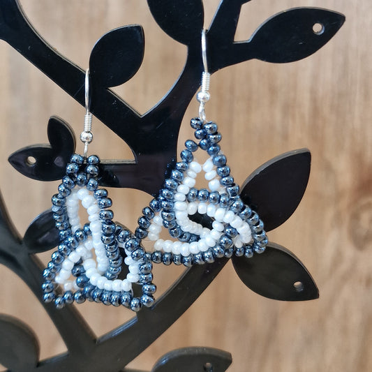 Gray and white pearl earrings "Celtic knot" (DAMI 14)