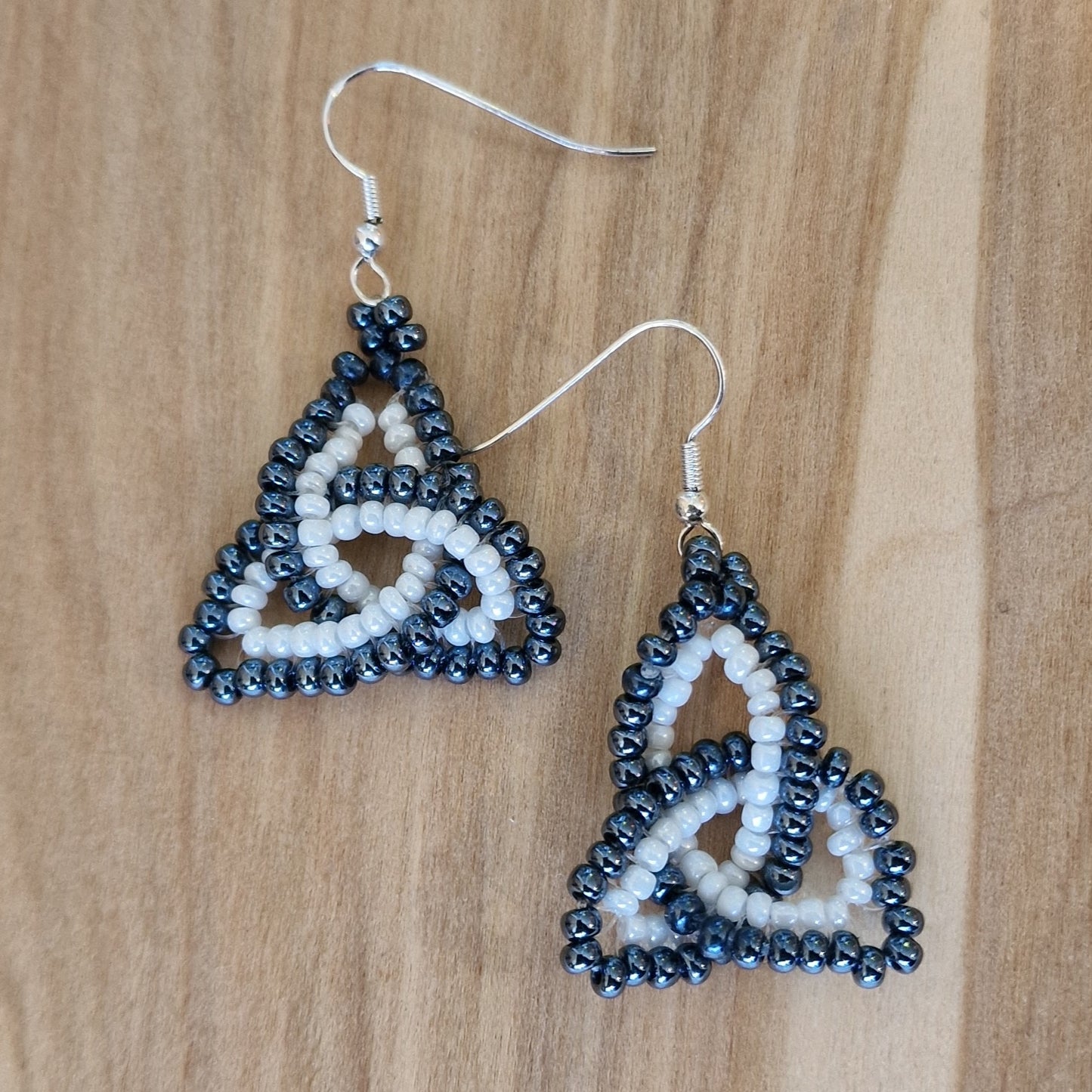 Gray and white pearl earrings "Celtic knot" (DAMI 14)