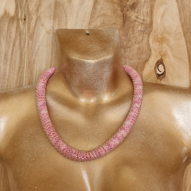 Maigi rozā tuneļtehnikas sīkpērlīšu kaklarota (DAMI 5)