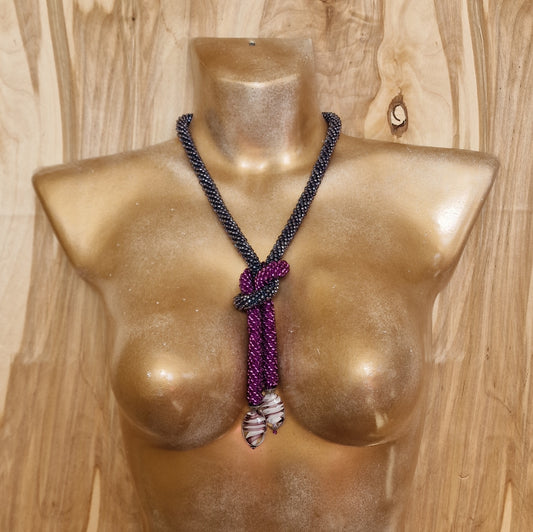 Gray and purple pearl necklace with decorative knot (DAMI 23)