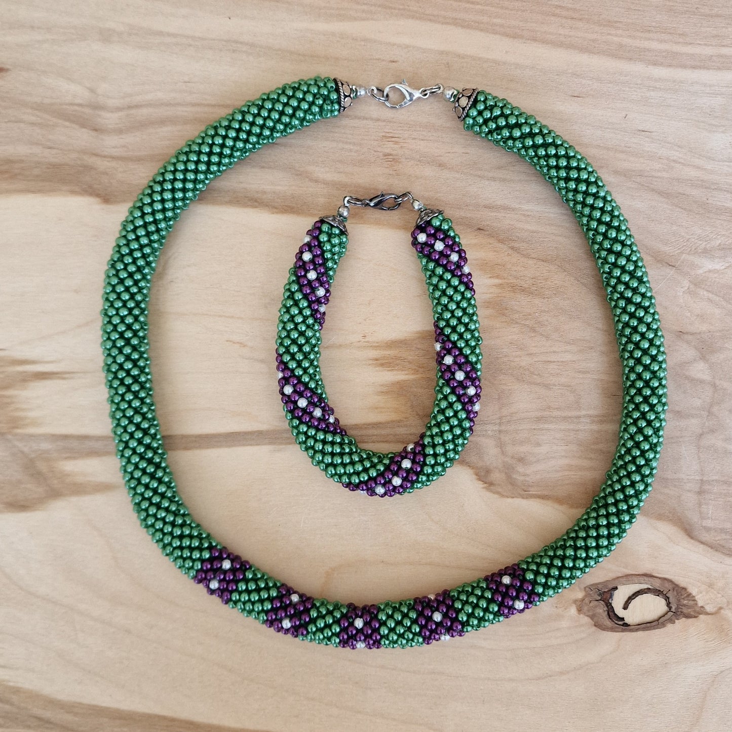 Green Pearl Jewelry Set with Purple and White Accents (DAMI 26)